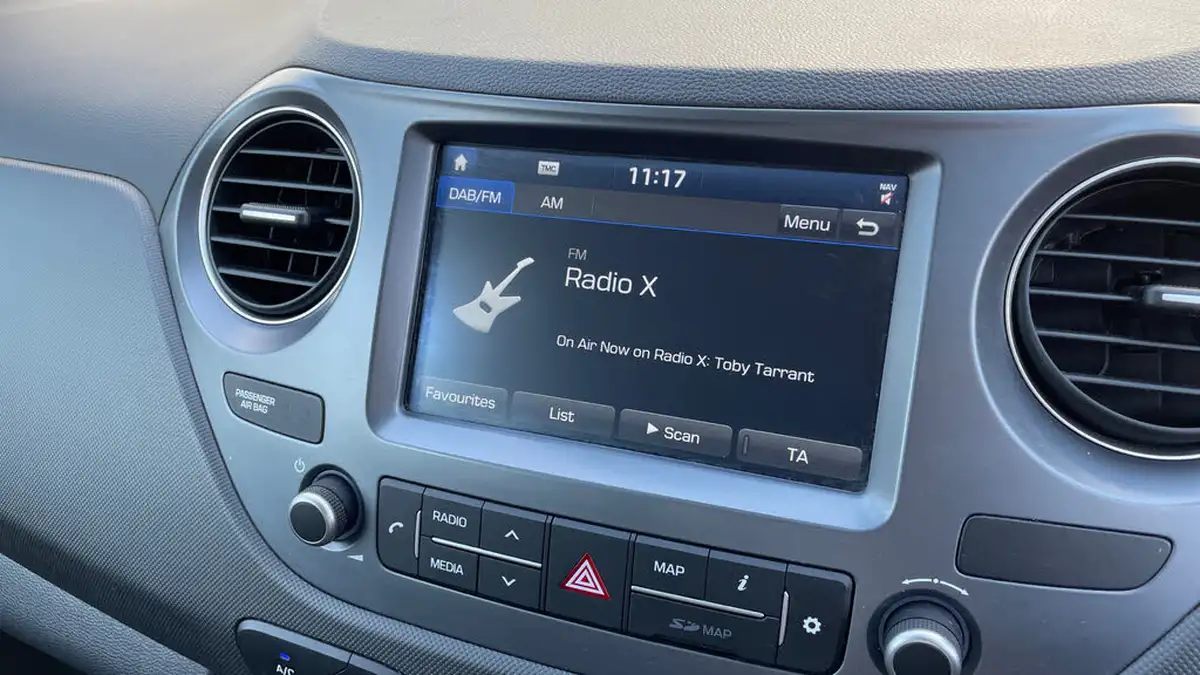 2019-hyundai-i10-10-play-big-23