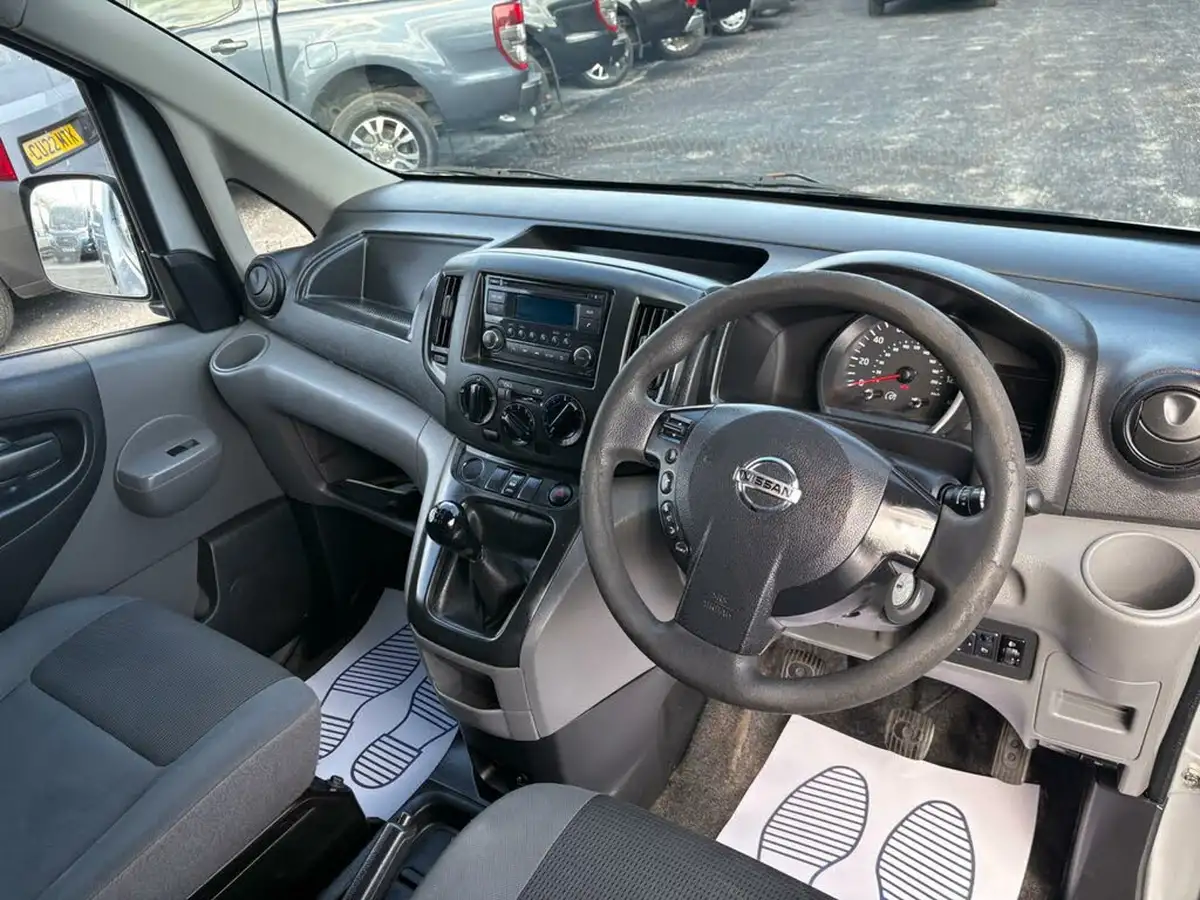 2015-nissan-nv200-15td-acenta-89bhp-panel-van-big-21