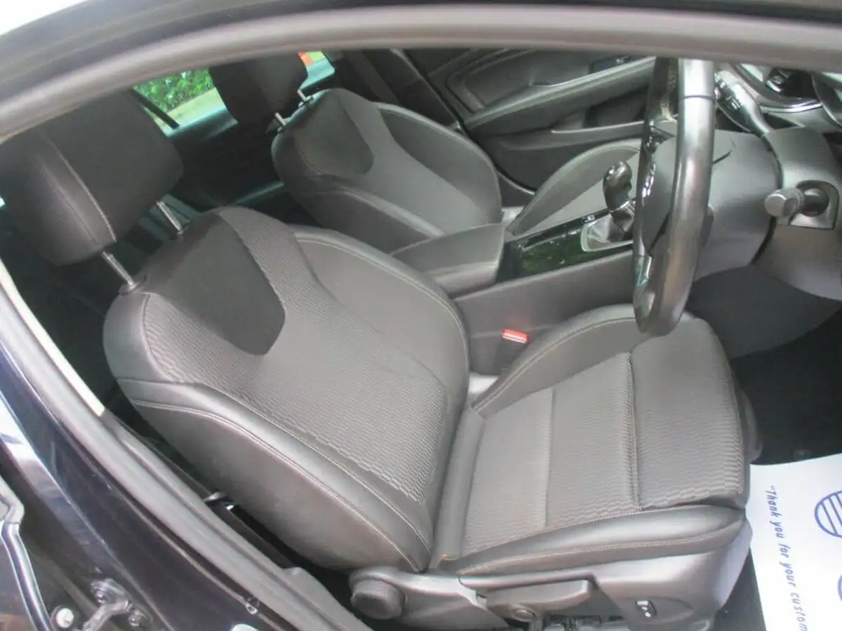 2018-vauxhall-insignia-sports-tourer-15-turbo-sri-big-21