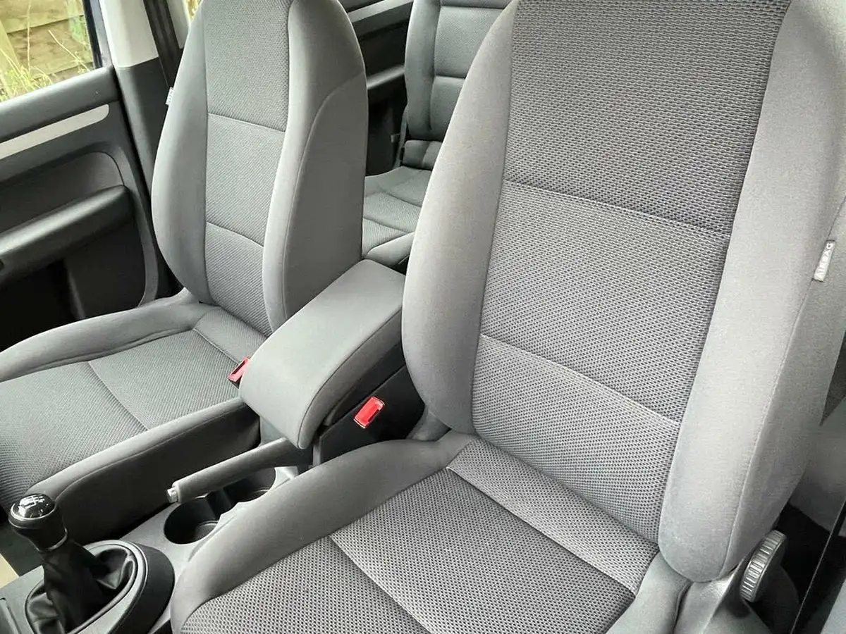 2013-volkswagen-touran-16td-bluemotion-s-tech-ss-big-42