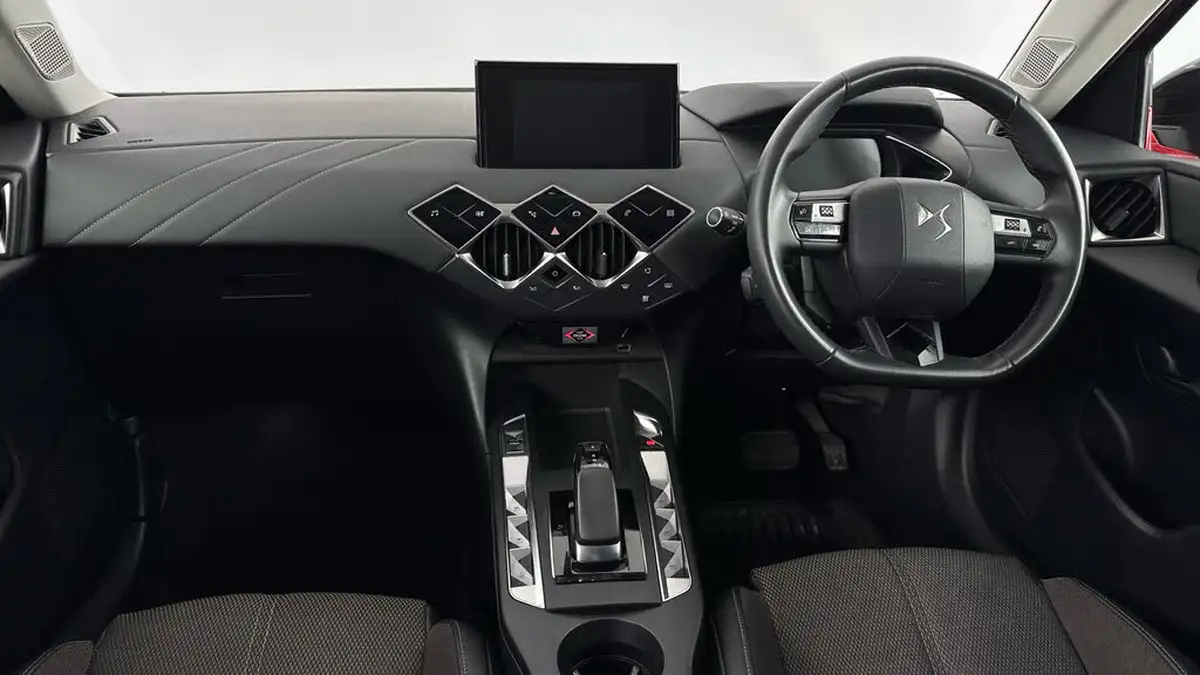2022-ds-ds-3-crossback-e-tense-bastille-big-10