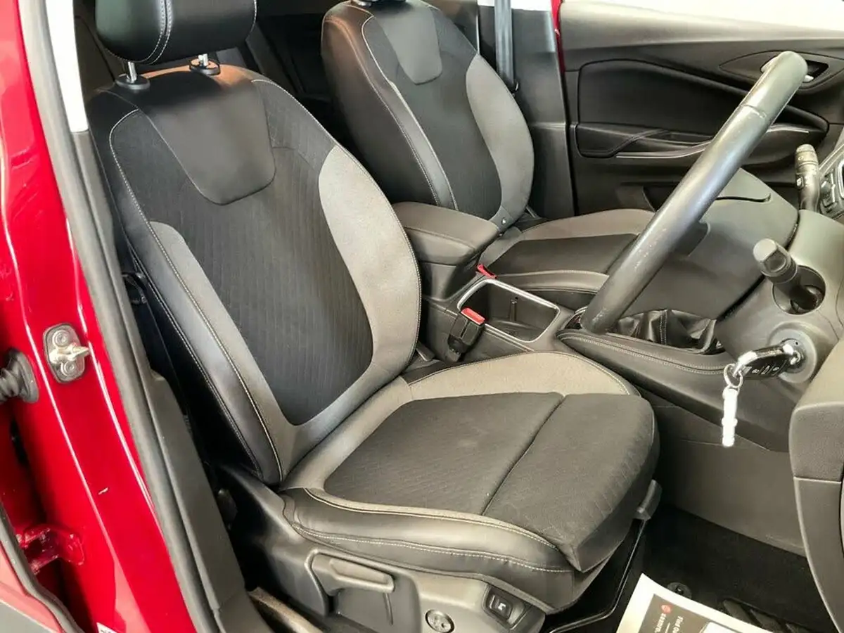 2020-vauxhall-grandland-x-12-sri-nav-big-2