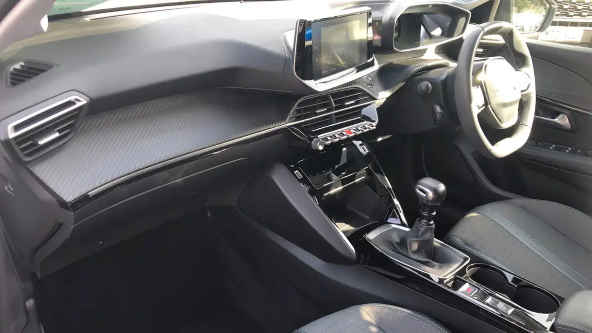 2023-peugeot-208-12-puretech-allure-premium-100ps-big-11