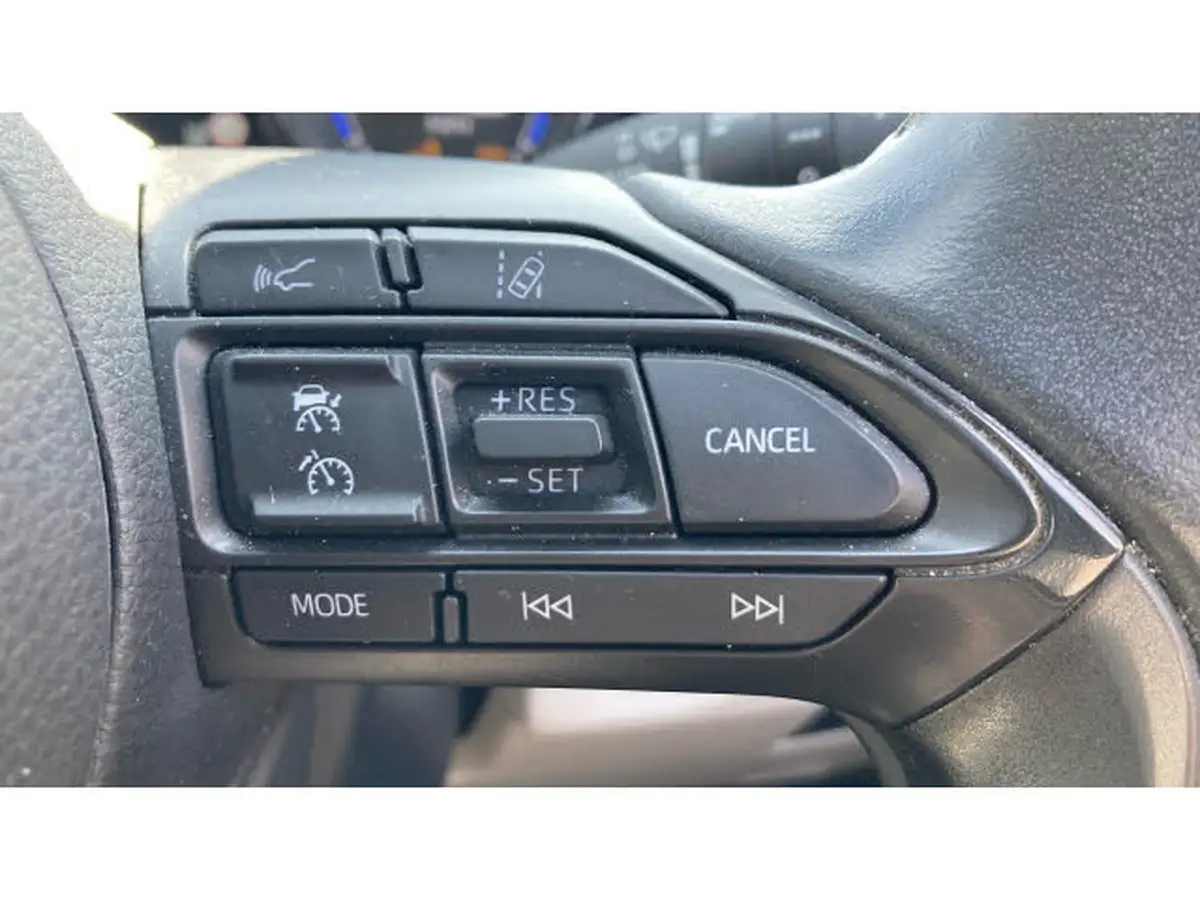 2022-toyota-yaris-15-vvt-i-excel-big-35
