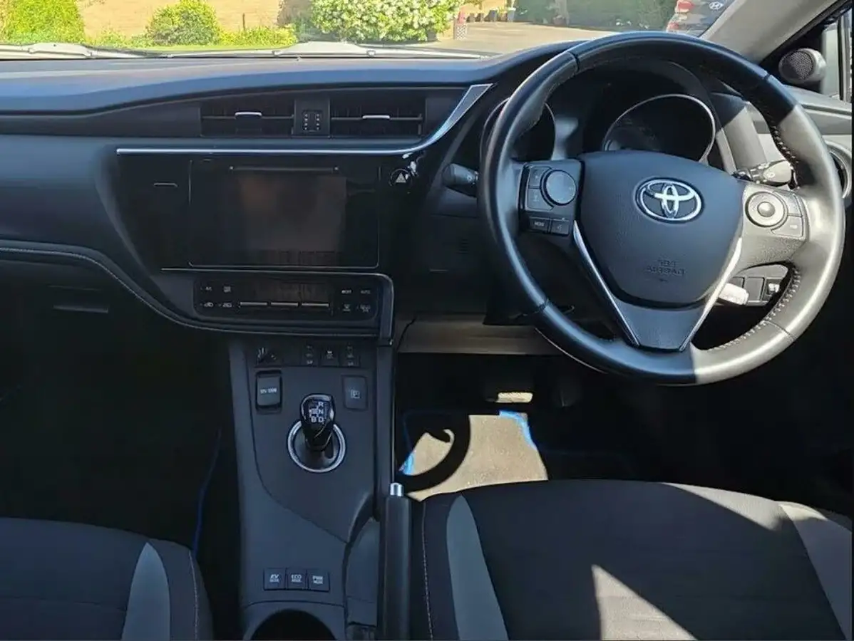 2016-toyota-auris-18-vvt-i-hsd-business-edition-hatchback-big-4