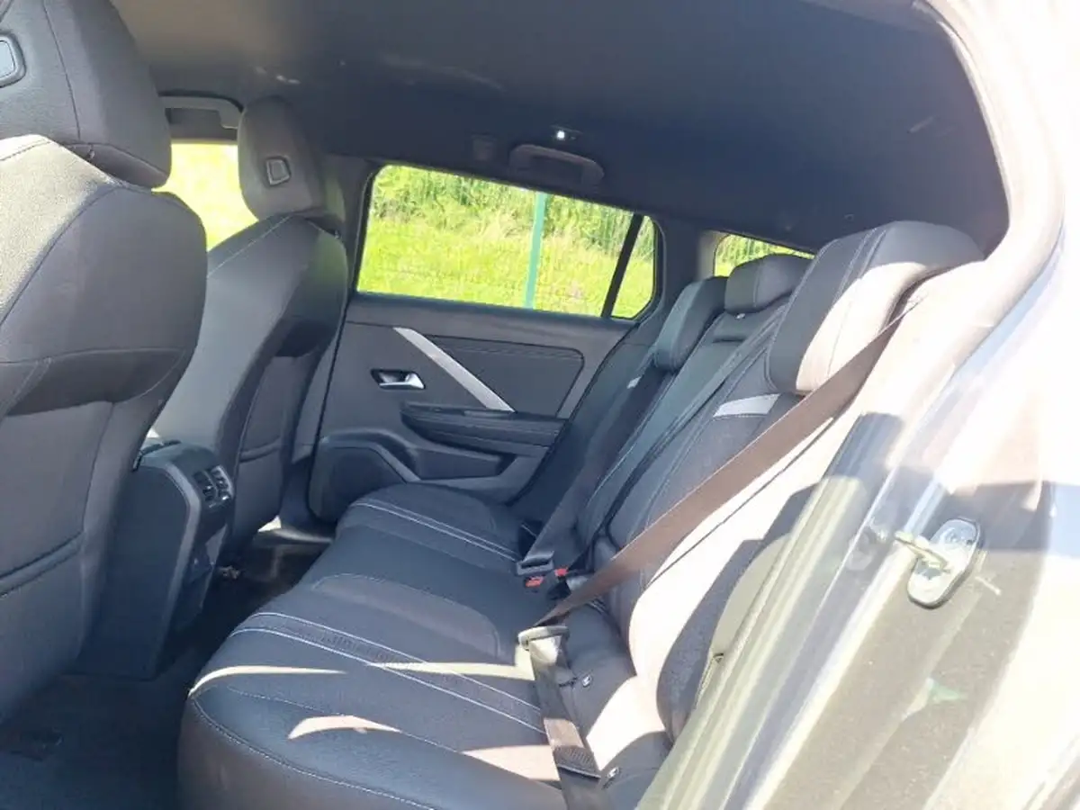 2023-vauxhall-astra-12-turbo-gs-sport-tourer-big-5