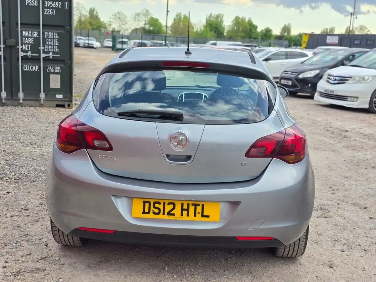 2012-vauxhall-astra-16-sri-vvt-16v-115ps-hatchback-5d-big-14