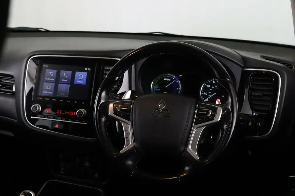 2020-mitsubishi-outlander-24-design-phev-big-12