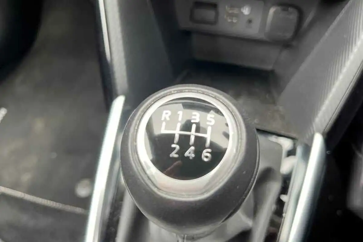 2023-mazda-mazda2-15-e-skyactiv-g-centre-line-big-38
