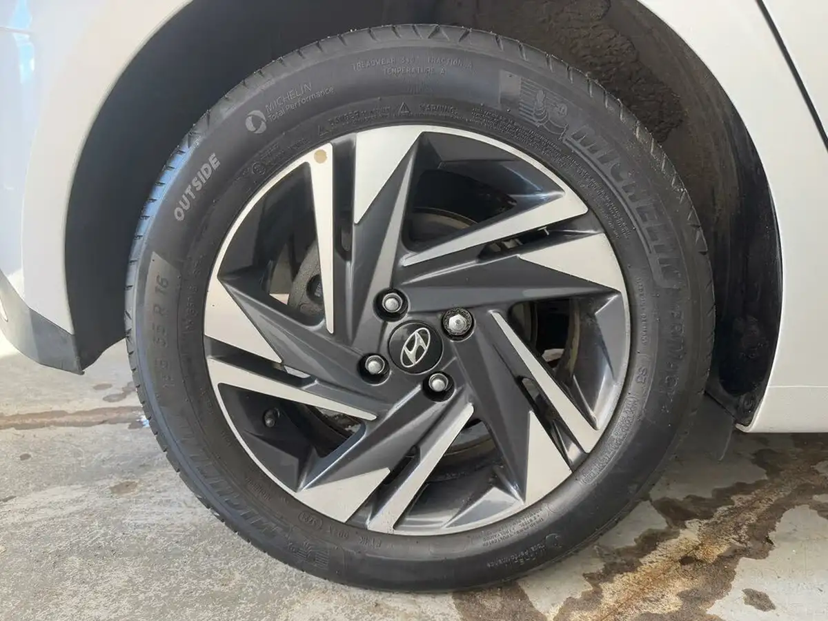 2022-hyundai-i20-10-t-gdi-se-connect-eclutch-imt-big-28