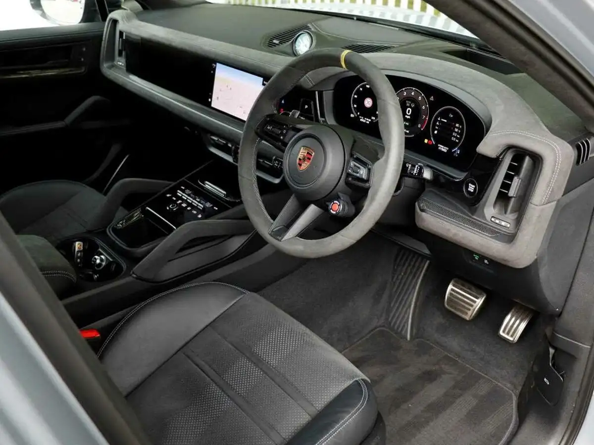 2024-porsche-cayenne-40-v8-turbo-e-hybrid-gt-package-coupe-big-9