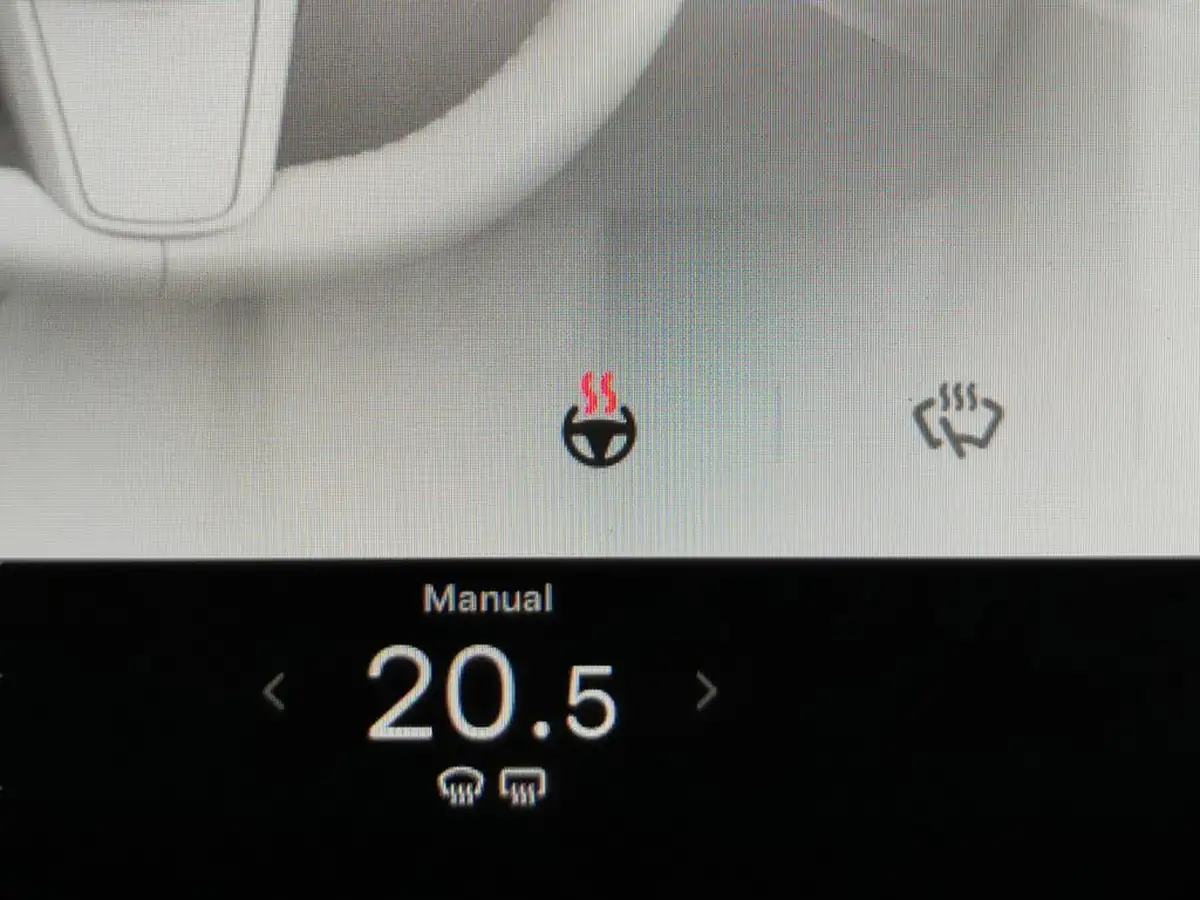 2022-tesla-model-y-e-long-range-big-25