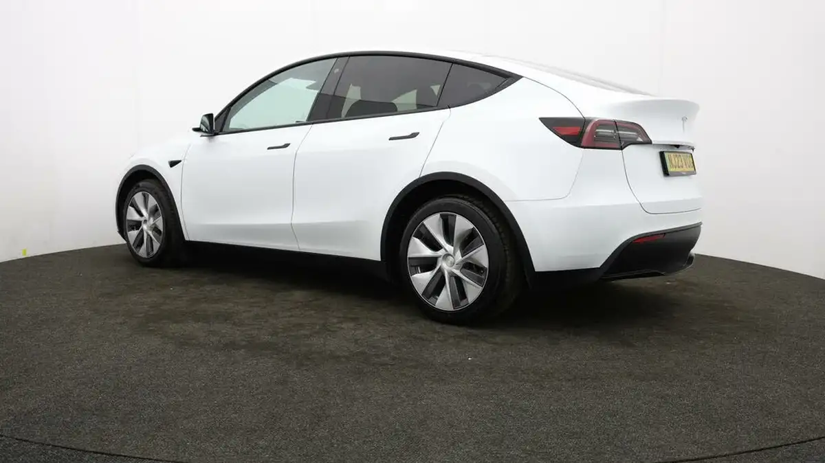 2023-tesla-model-y-e-rwd-big-74
