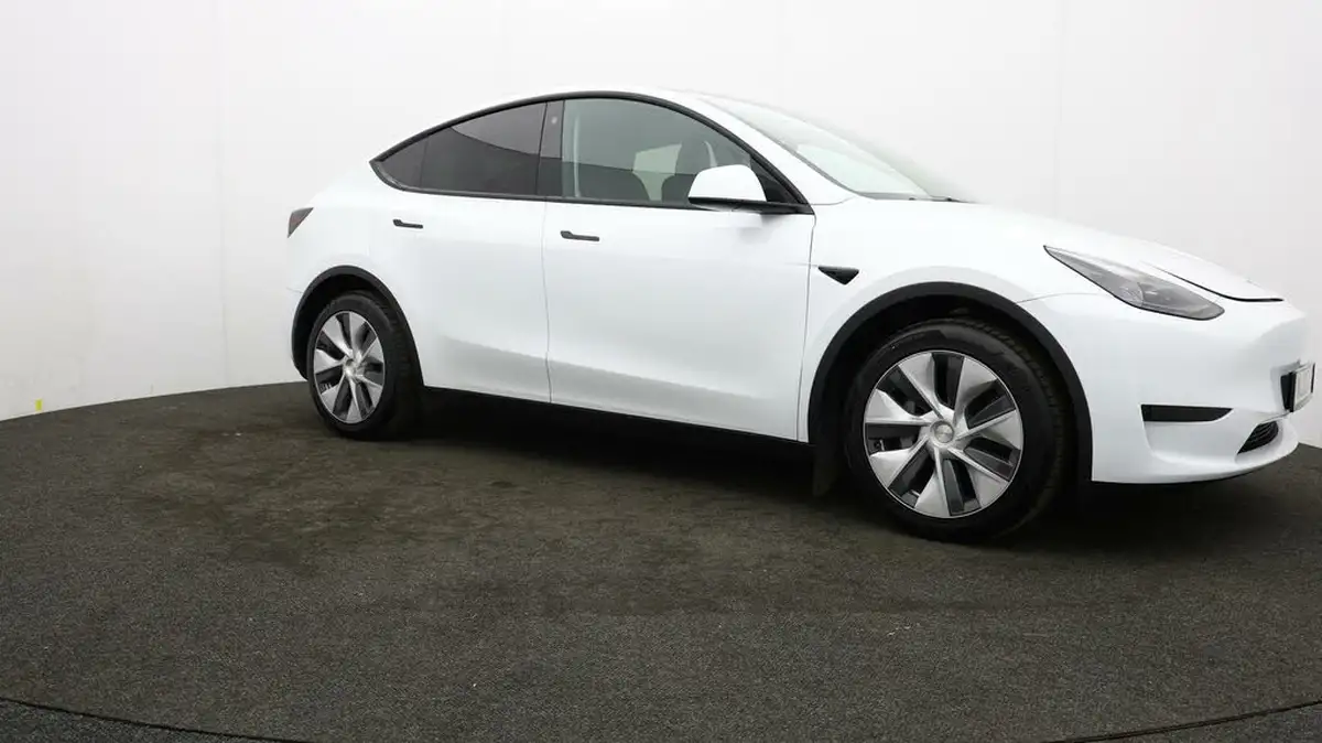 2023-tesla-model-y-e-rwd-big-46