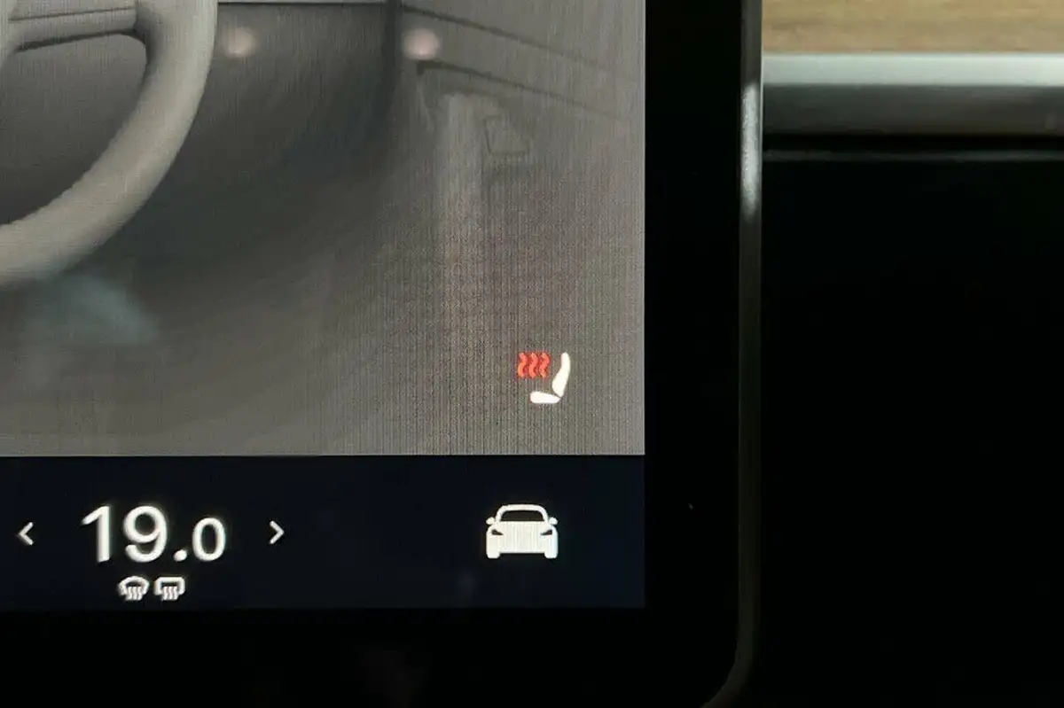 2020-tesla-model-3-e-long-range-big-32