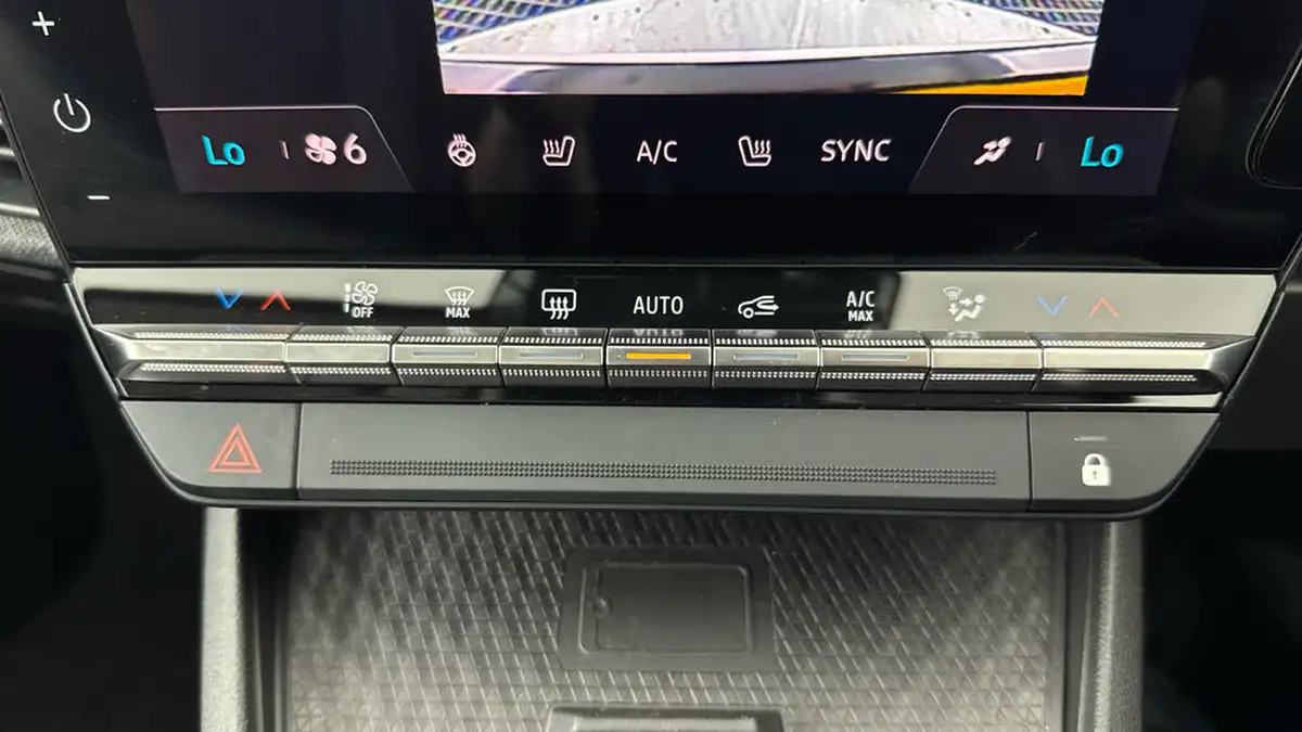 2024-renault-megane-e-tech-e-equilibre-big-20