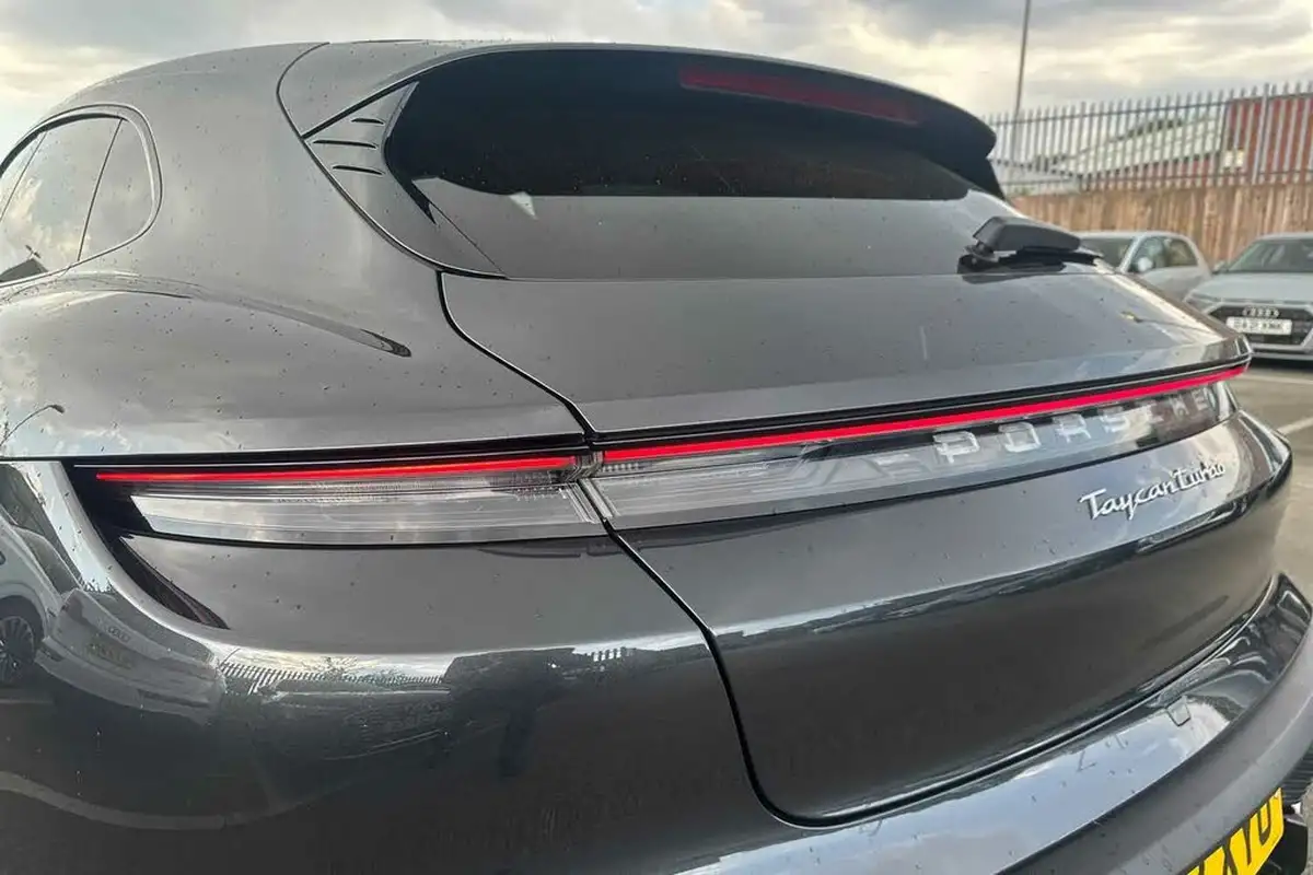 2022-porsche-taycan-e-turbo-cross-turismo-big-25