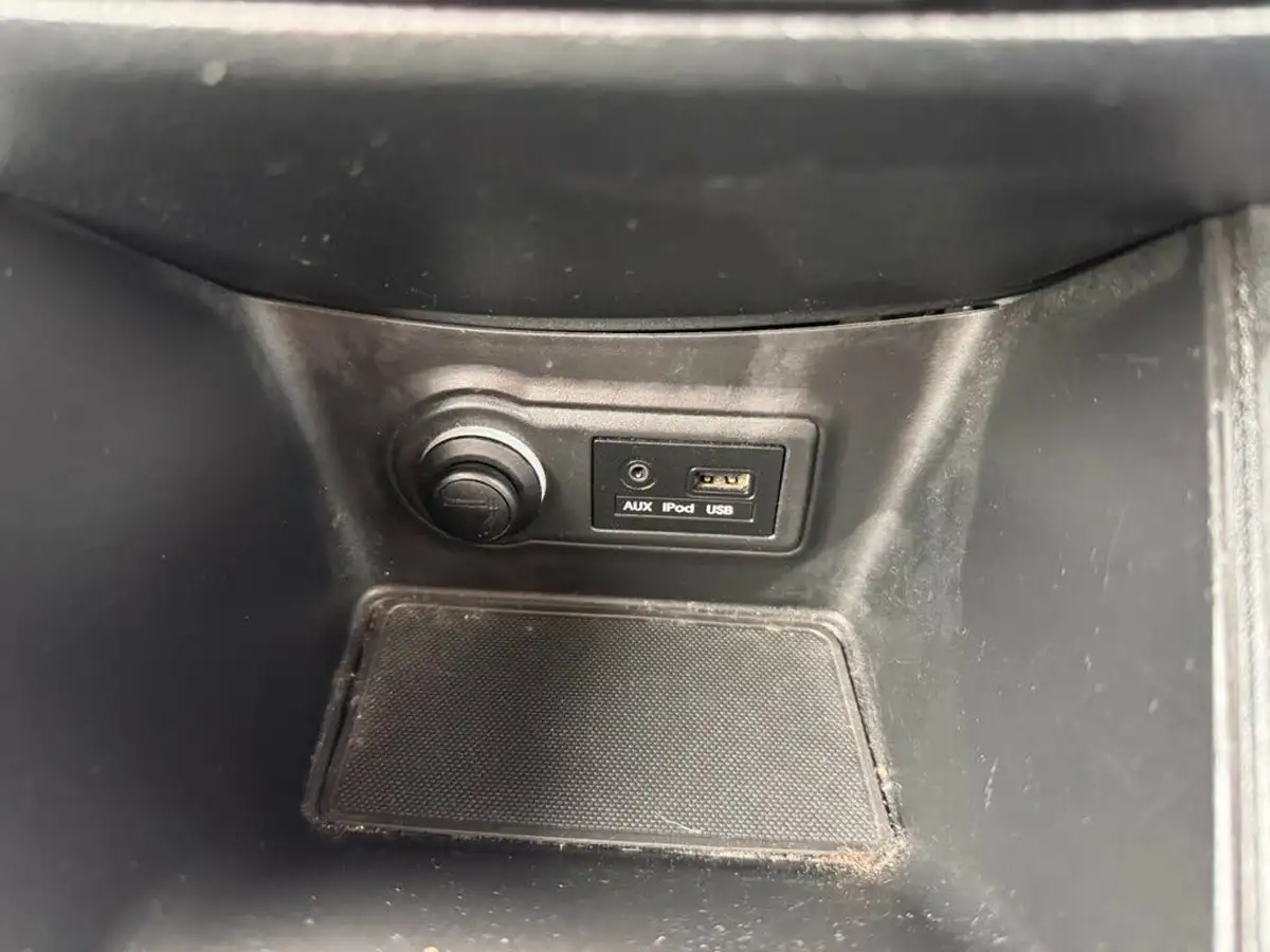 2013-hyundai-ix20-16-active-123bhp-big-25
