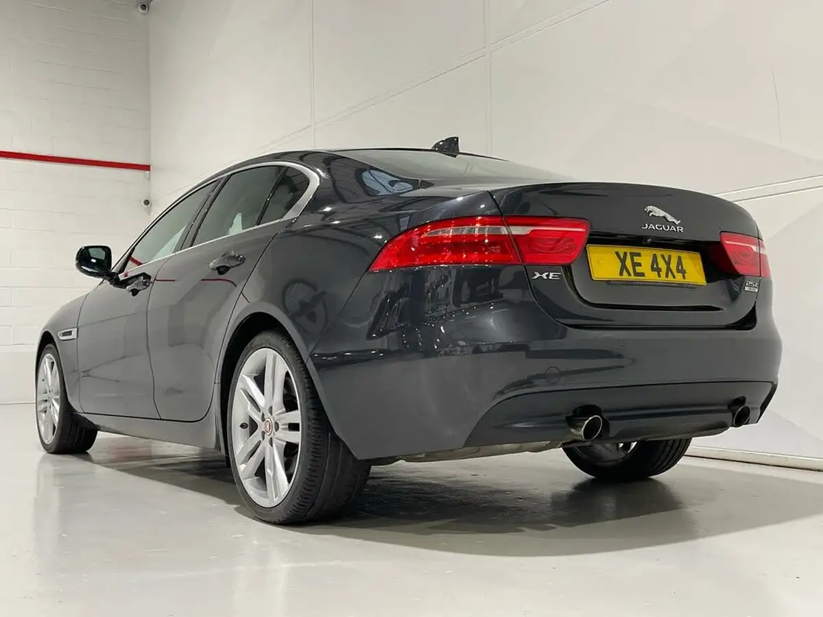 2018-jaguar-xe-20i-portfolio-250ps-1997cc-big-3