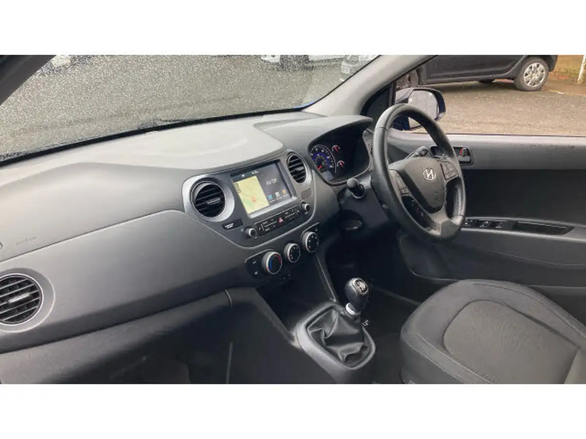 2019-hyundai-i10-10-play-big-8