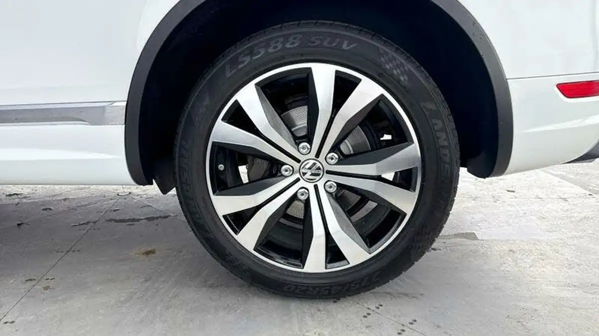2014-volkswagen-touareg-30td-r-line-245ps-bmtss-big-33