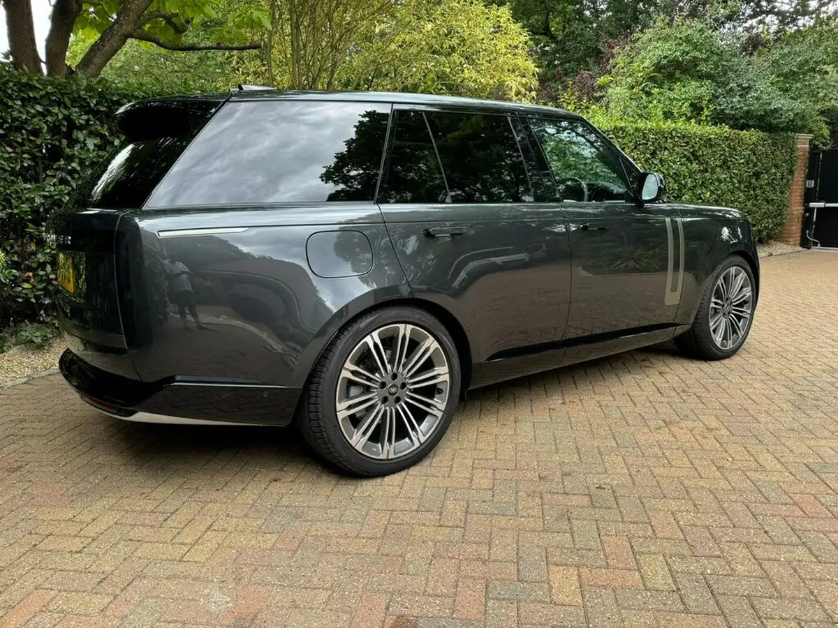 2024-land-rover-range-rover-30-p460e-se-big-10