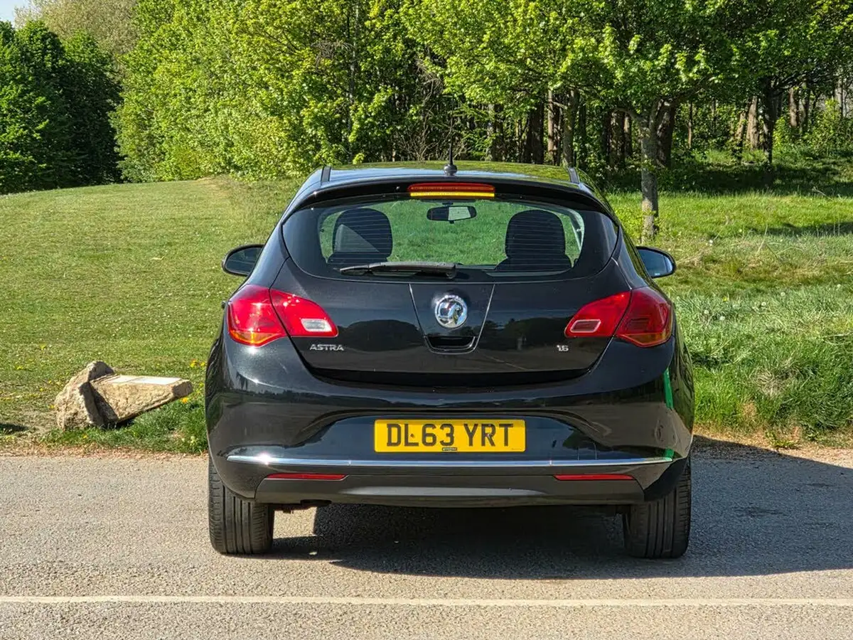 2014-vauxhall-astra-16-energy-big-5