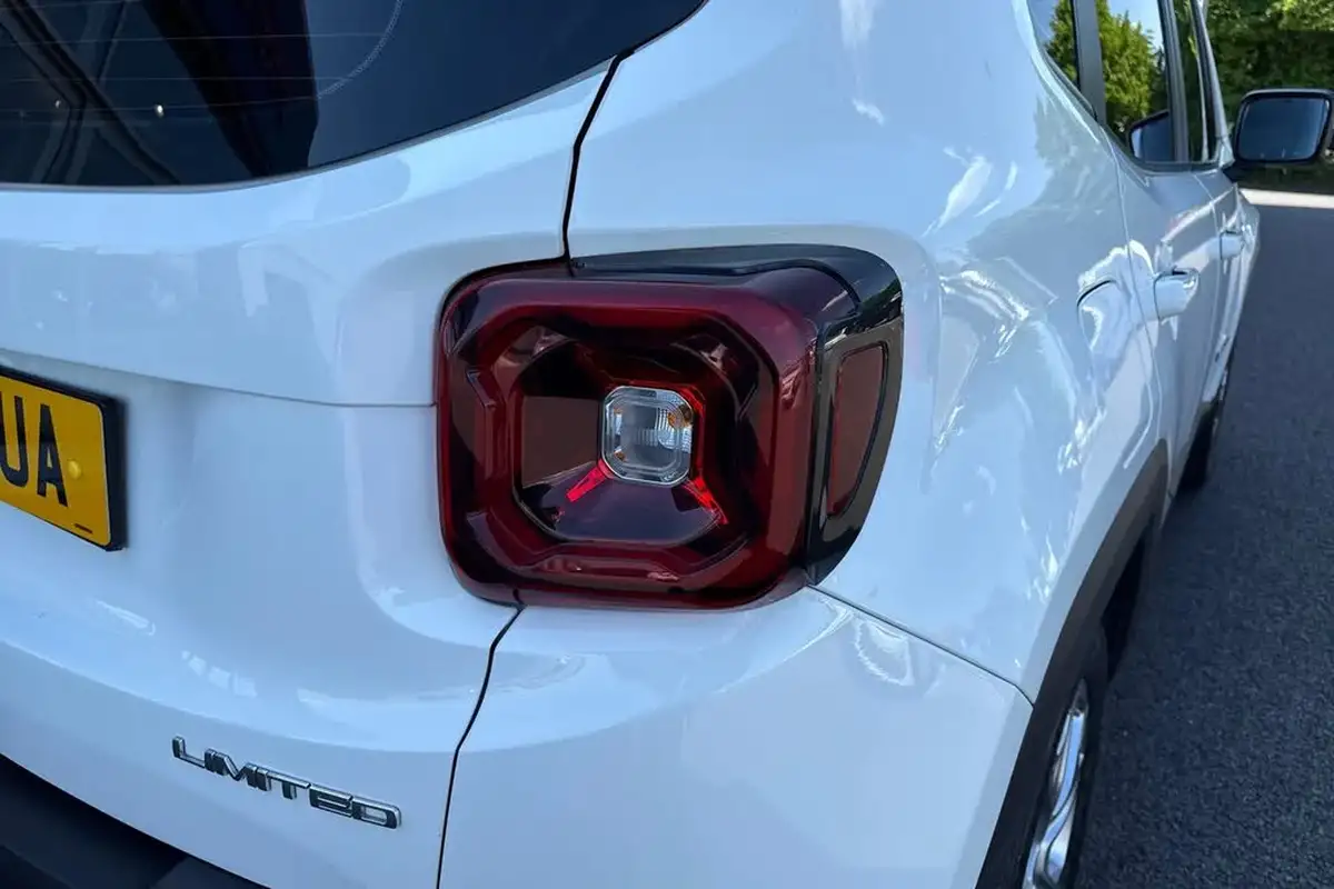 2021-jeep-renegade-10-gse-limited-big-6