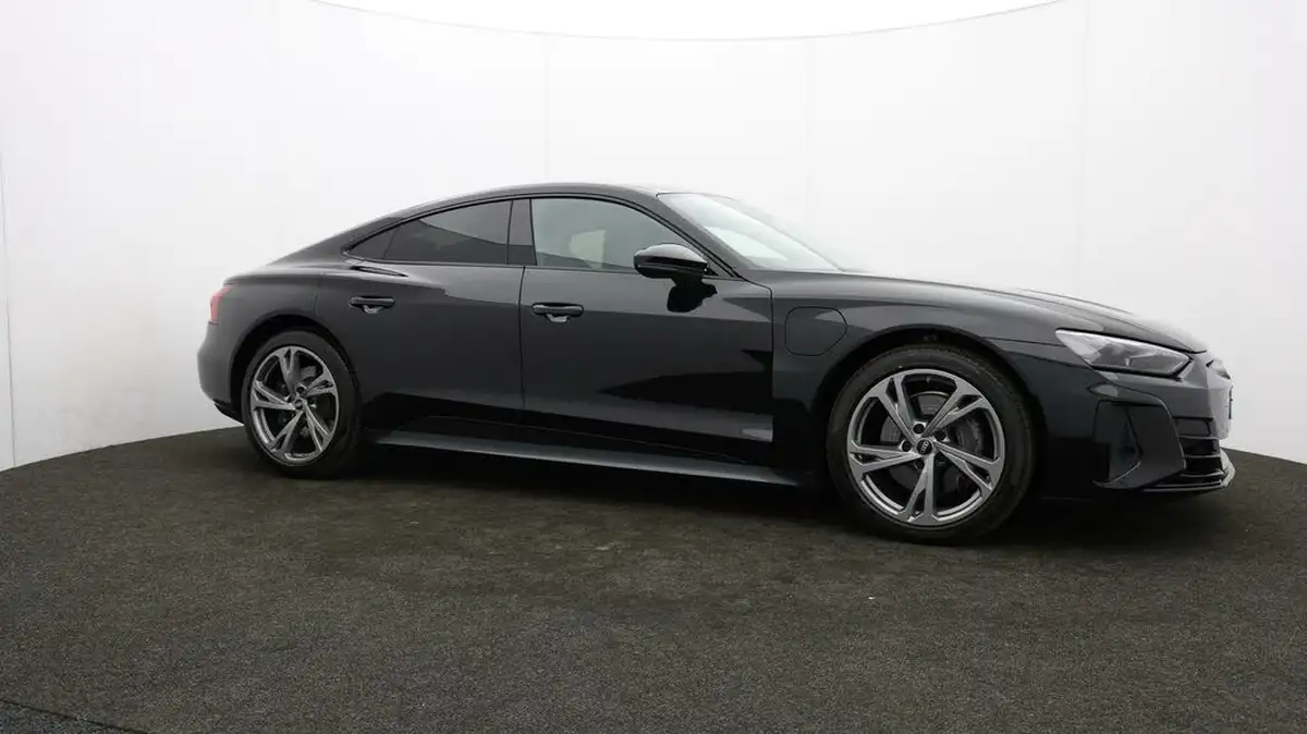 2023-audi-e-tron-gt-e-big-41