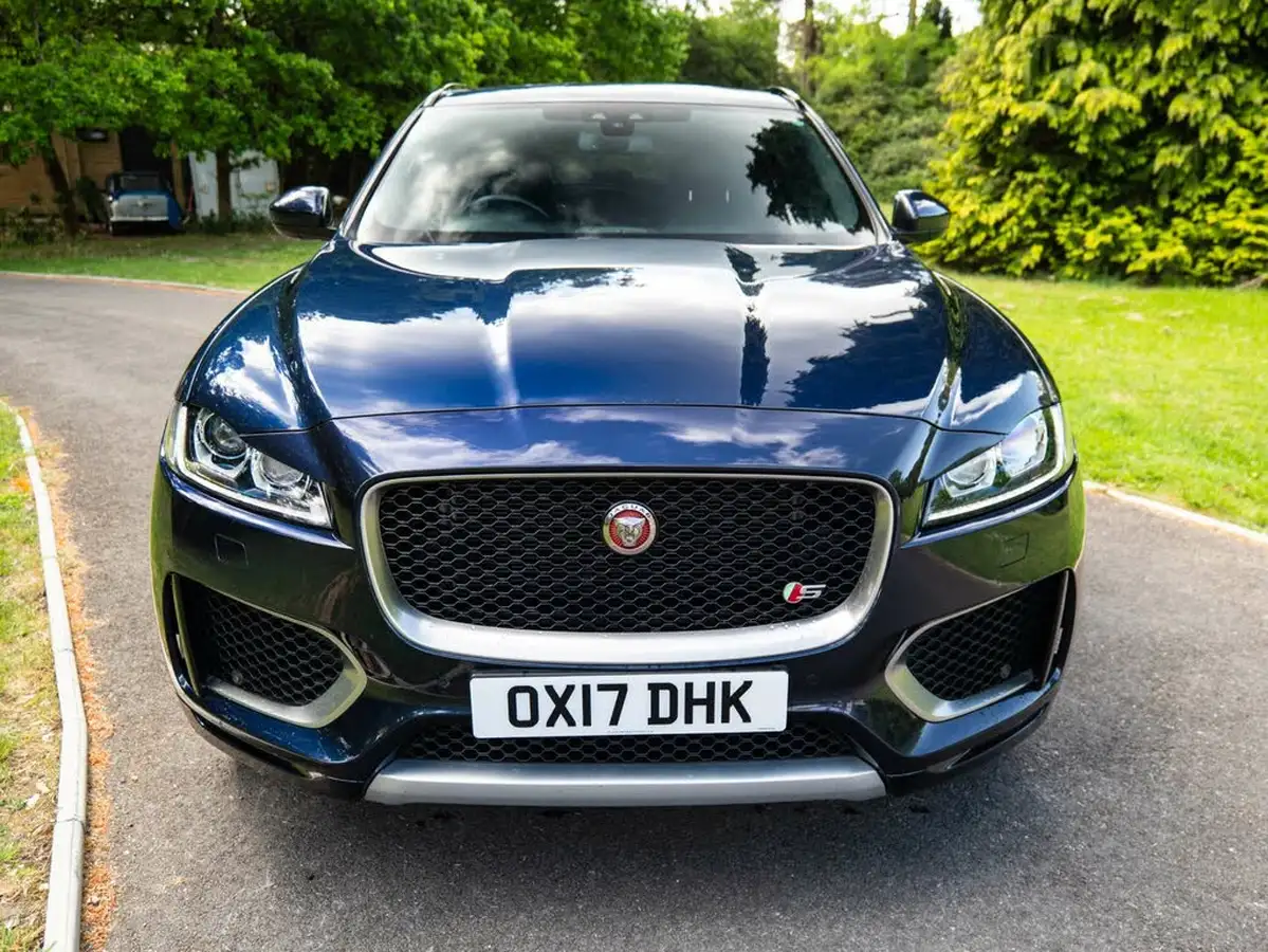 2017-jaguar-f-pace-30td-s-big-1