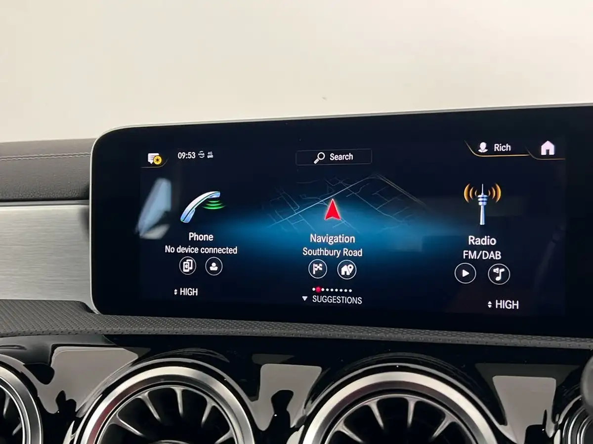 2020-mercedes-benz-a-class-20-a35-amg-premium-hatchback-5d-big-18