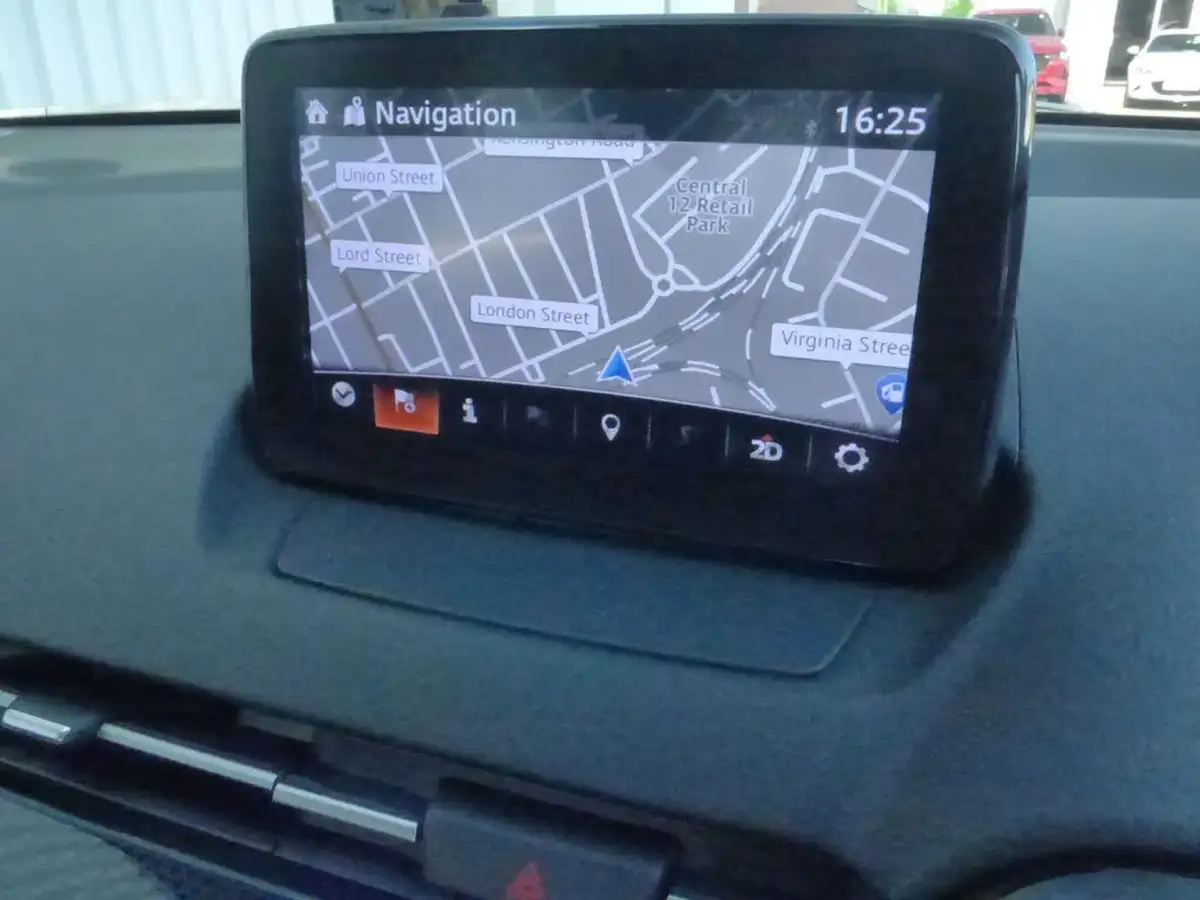 2018-mazda-mazda2-15-se-l-nav-big-17