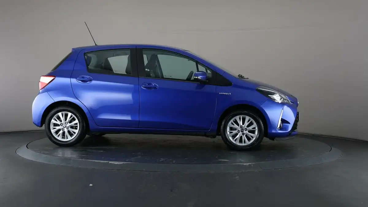 2020-toyota-yaris-15-vvt-i-icon-tech-98bhp-hybrid-1497cc-e-cvt-big-52