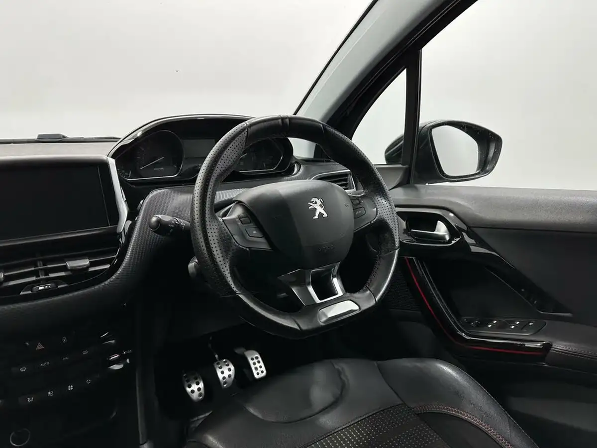 2016-peugeot-208-12-puretech-gt-line-5d-big-9