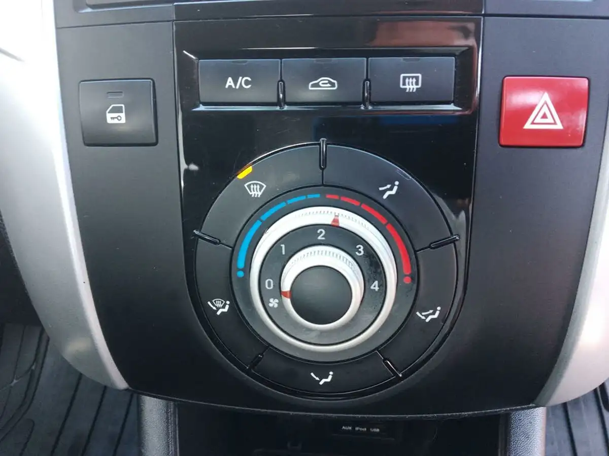 2012-kia-venga-16-2-big-28