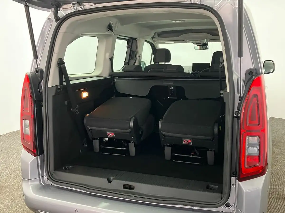 2024-vauxhall-combo-life-e-design-xl-big-20