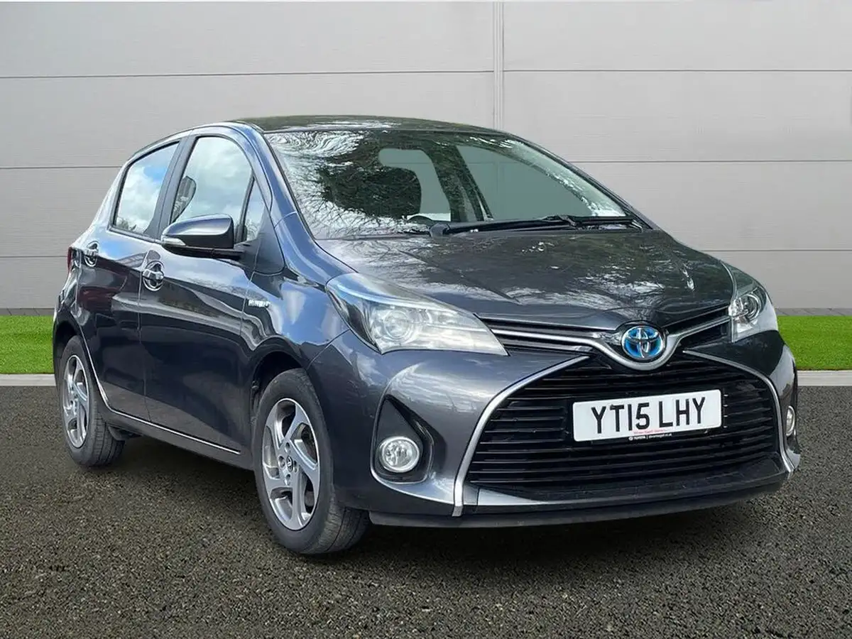 2015-toyota-yaris-15-vvt-i-icon-hybrid-big-0
