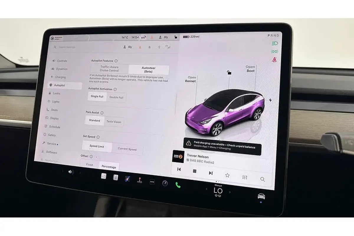 2022-tesla-model-y-e-long-range-big-44