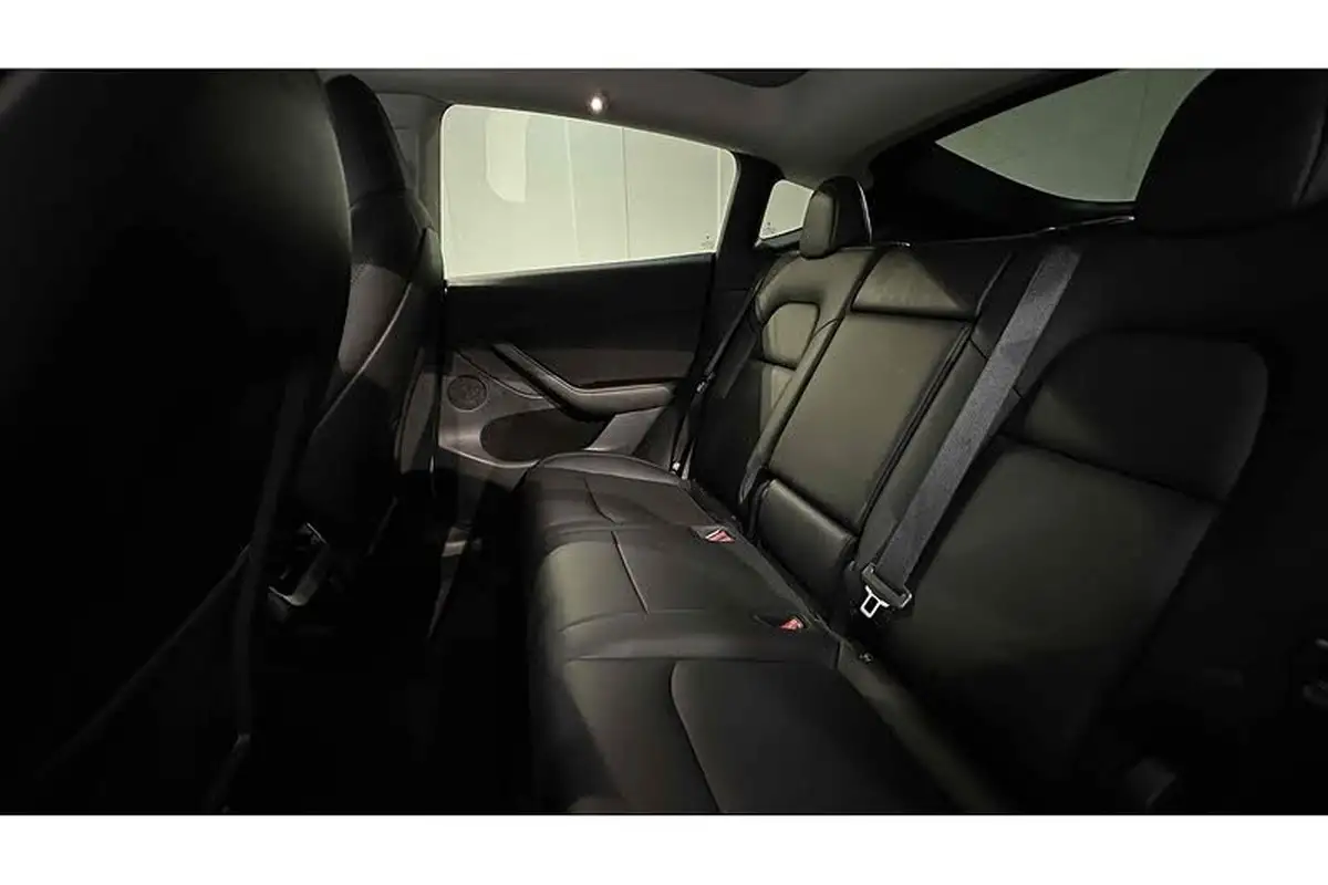 2022-tesla-model-y-e-long-range-big-22