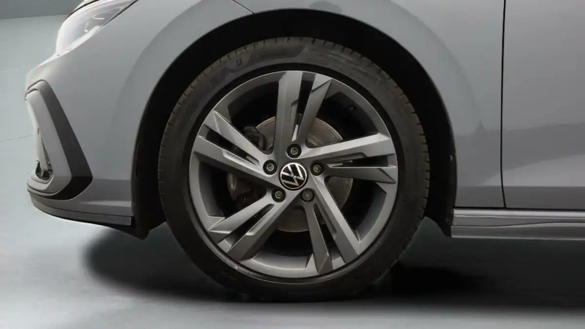 2021-volkswagen-golf-big-30