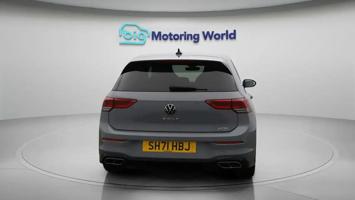 2021-volkswagen-golf-big-6