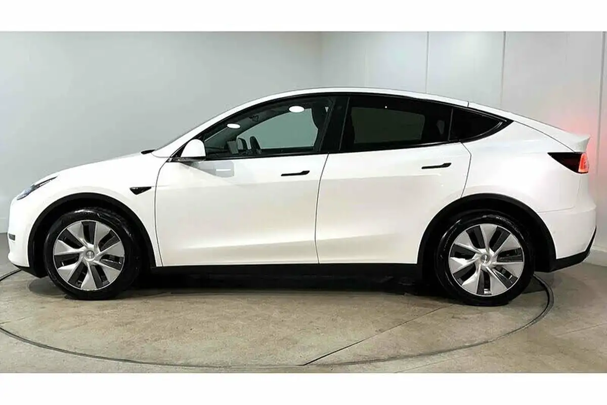 2022-tesla-model-y-e-long-range-big-5
