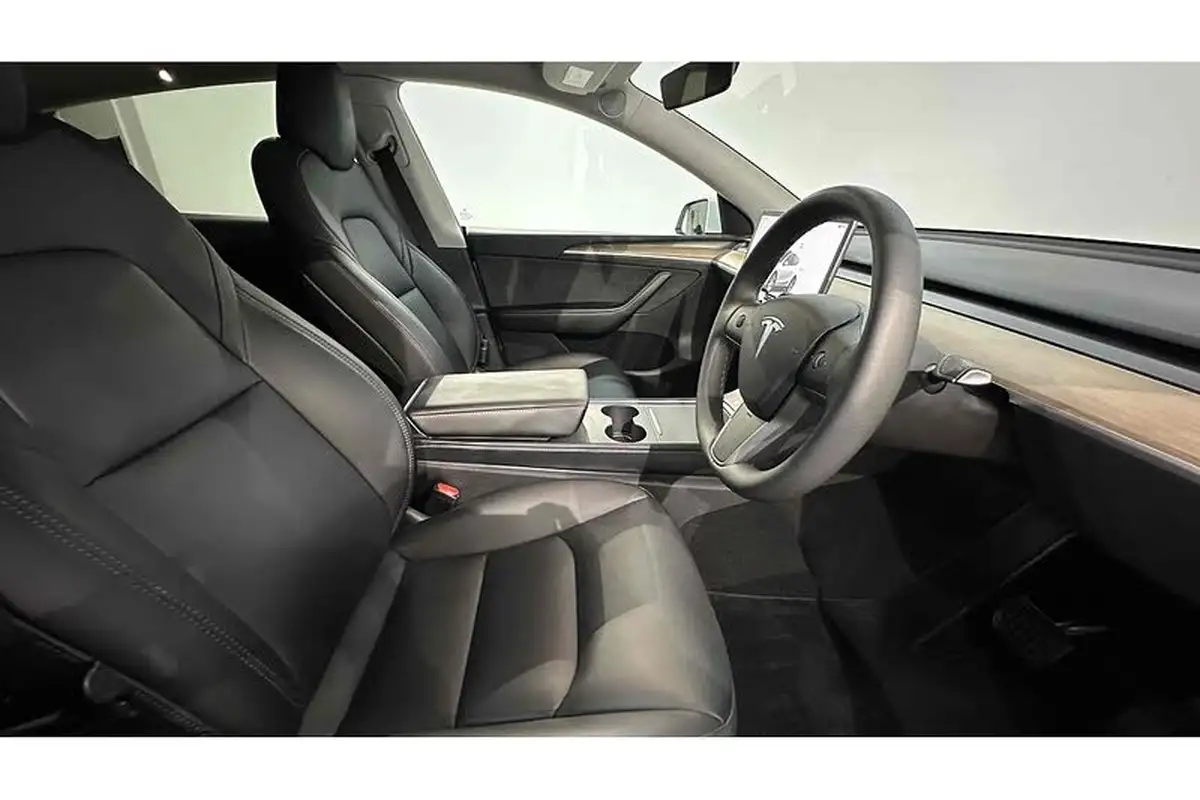2022-tesla-model-y-e-long-range-big-27