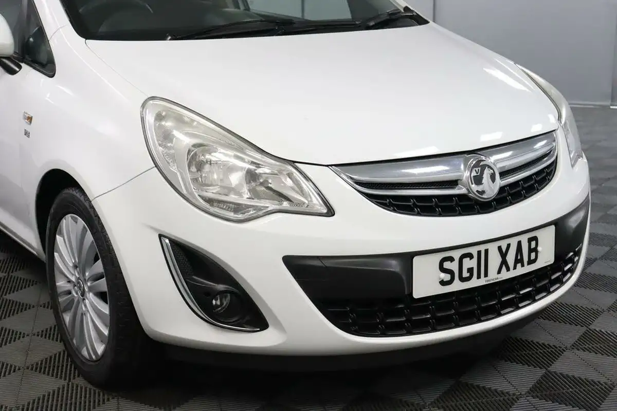 2011-vauxhall-corsa-12-excite-3d-big-25