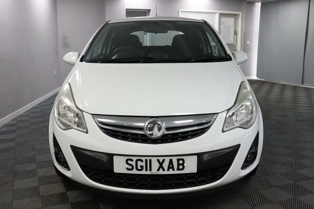 2011-vauxhall-corsa-12-excite-3d-big-1