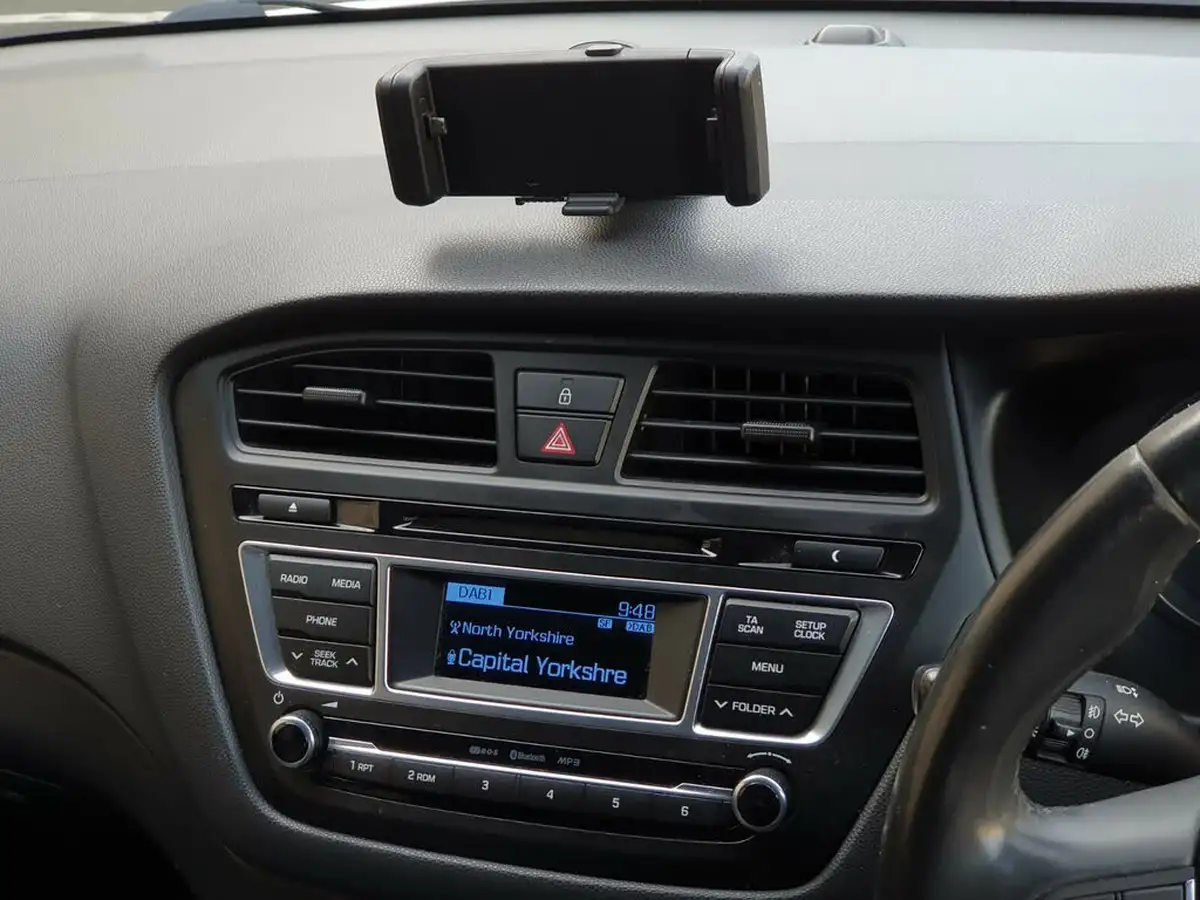 2016-hyundai-i20-10-active-big-20