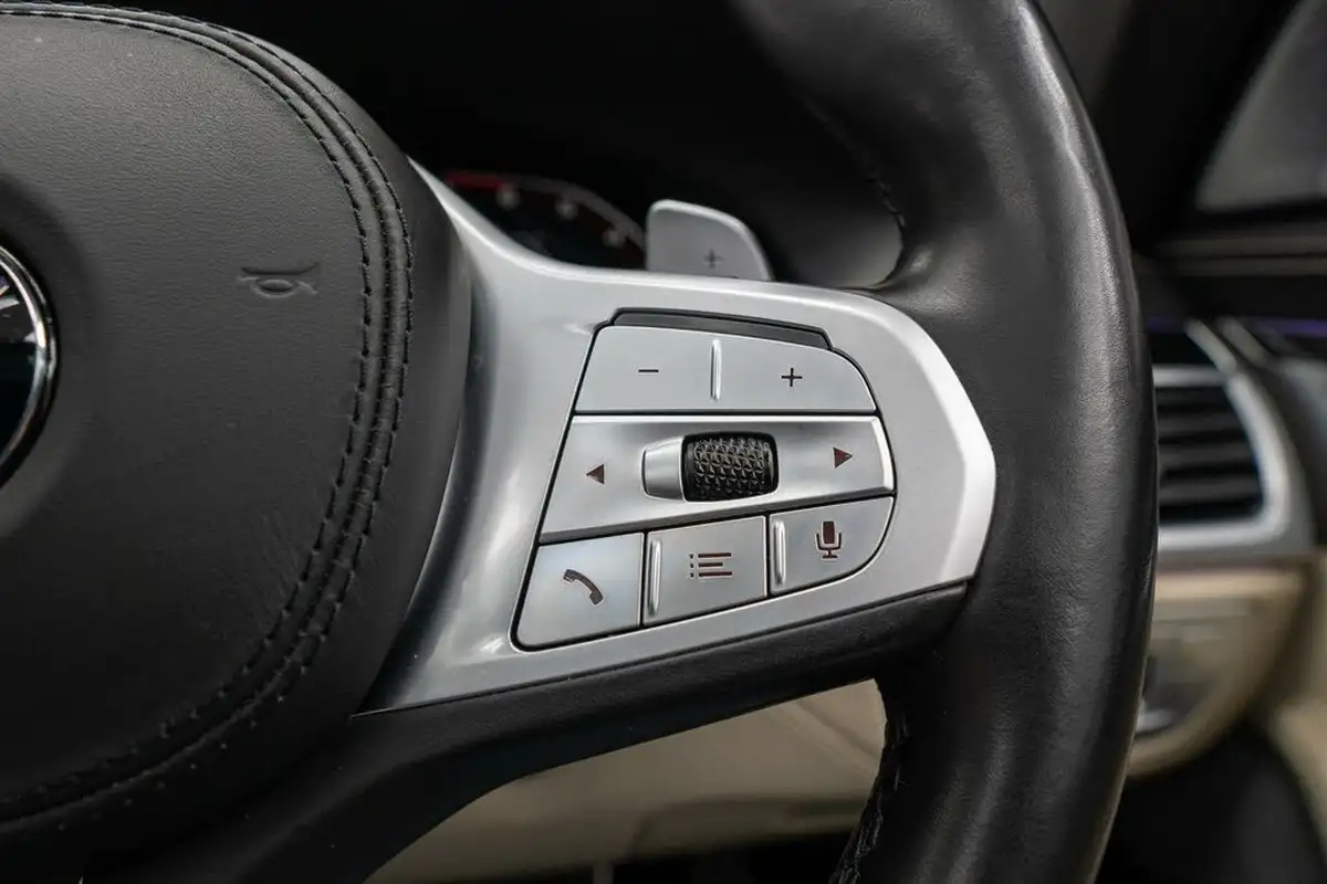 2020-bmw-7-series-66-m760li-big-41