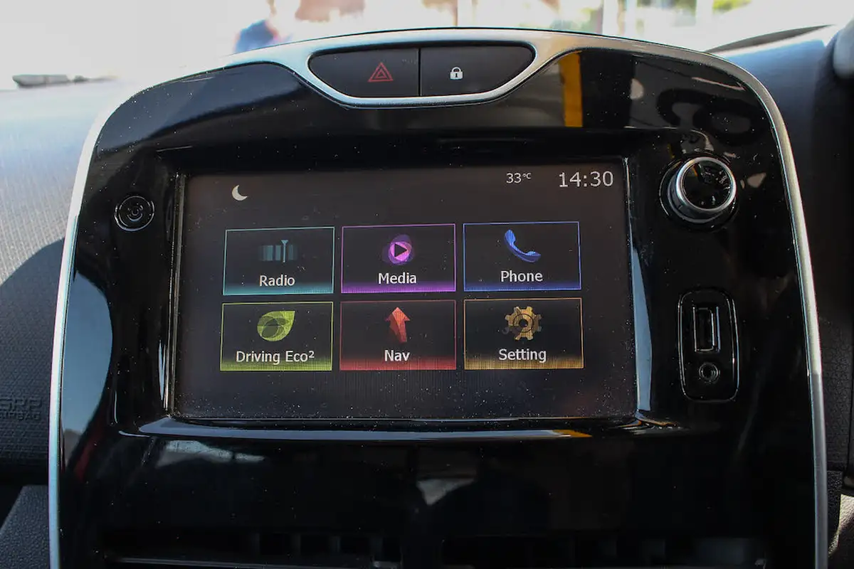 2016-renault-clio-15dci-dynamique-nav-ss-energy-big-32
