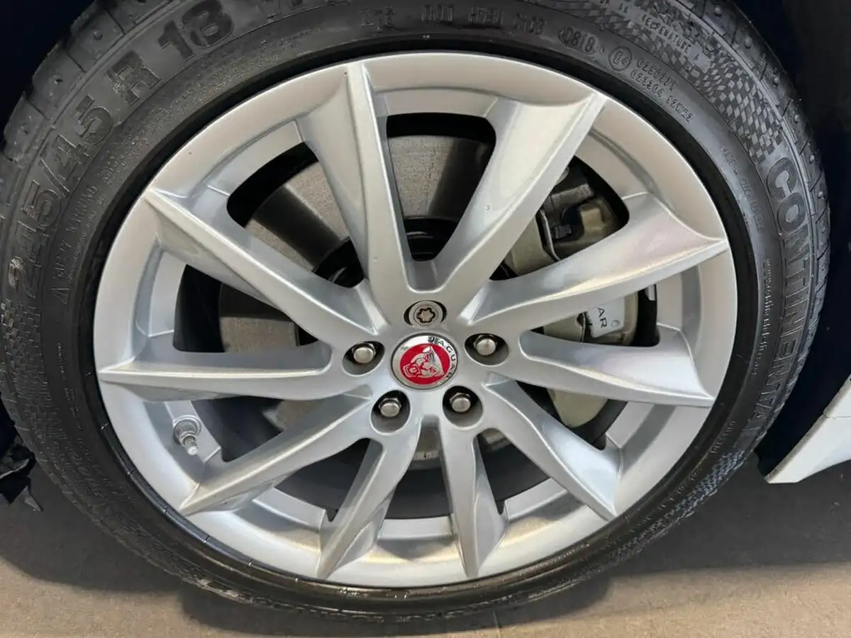 2018-jaguar-f-type-30-v6-sc-ss-coupe-auto-big-12