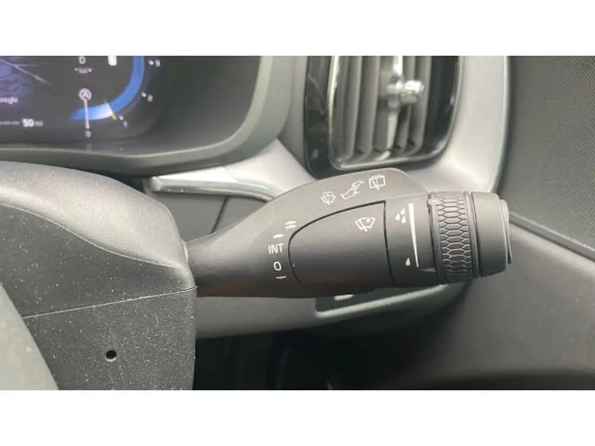 2021-volvo-xc60-20td-b4-momentum-awd-big-24
